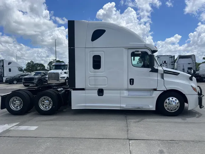 2019 FREIGHTLINER CASCADIA 126