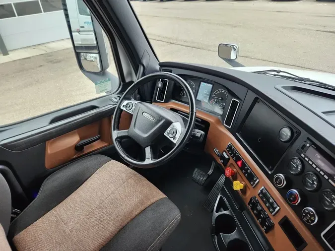 2023 FREIGHTLINER Cascadia 126