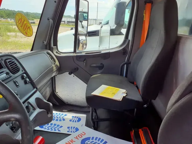 2016 FREIGHTLINER M2 106