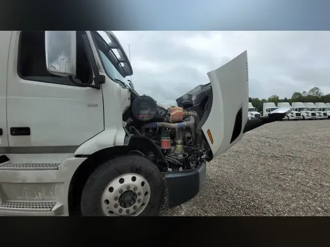 2019 Volvo VNL 740