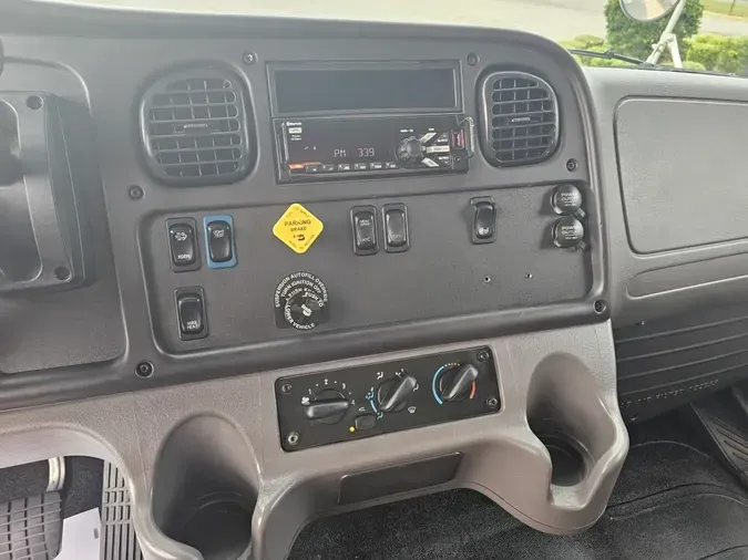 2019 FREIGHTLINER M2 106