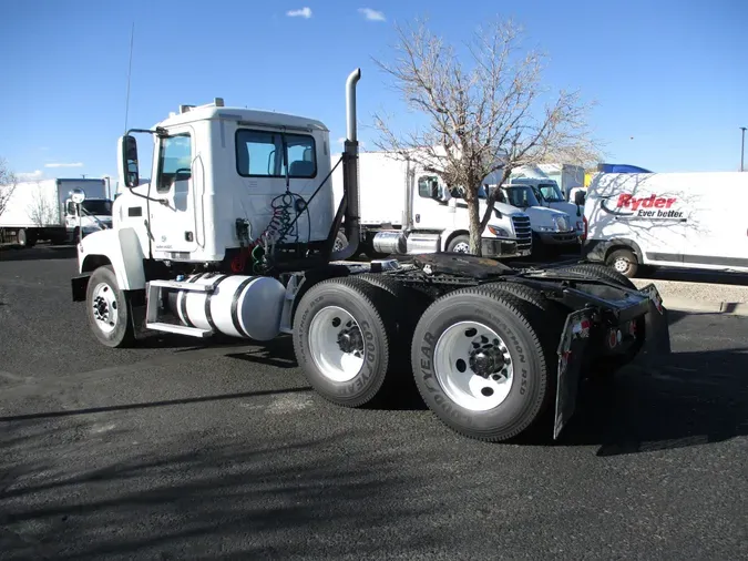 2015 MACK TRUCKS, INC. CHU600