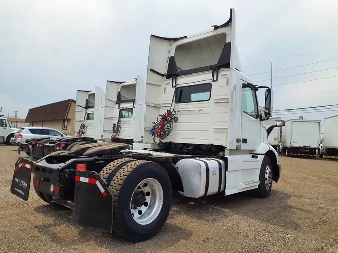 2019 VOLVO VNR42T 300