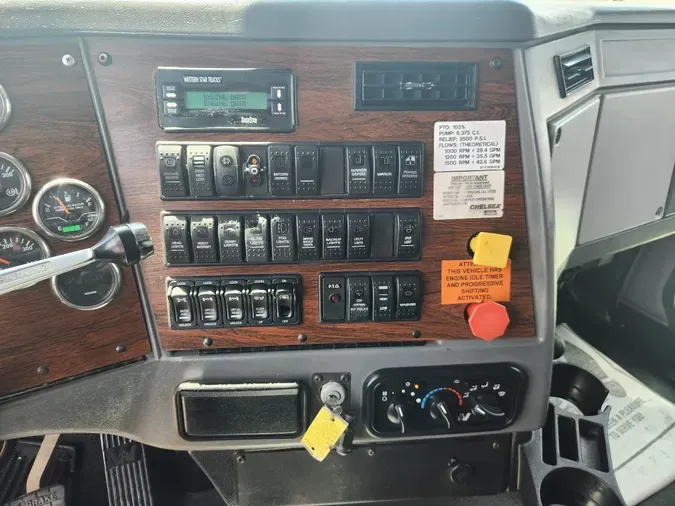 2011 WESTERN STAR 4900