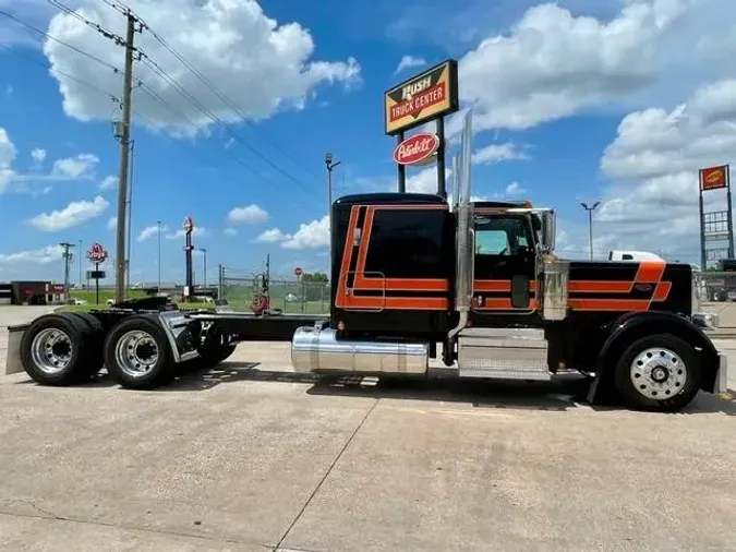 2022 Peterbilt 389