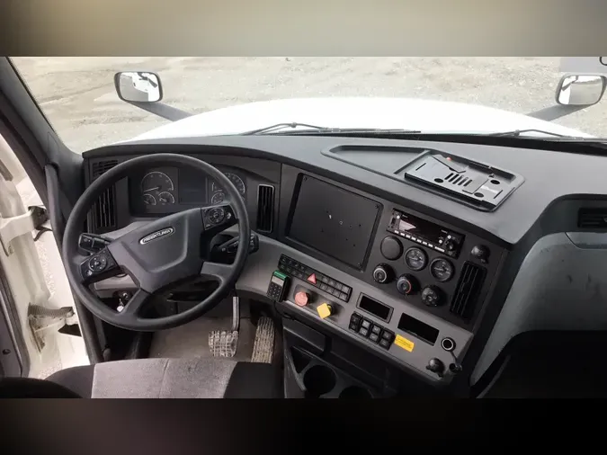 2021 Freightliner Cascadia 126