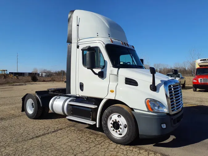 2017 FREIGHTLINER/MERCEDES CASCADIA 113