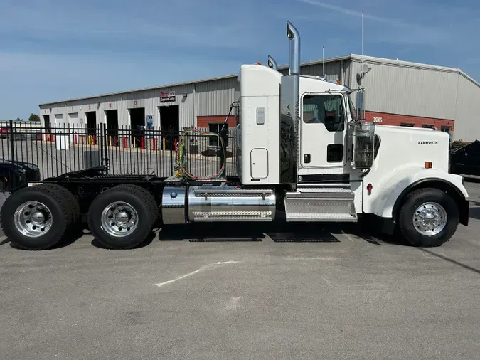 2025 Kenworth W900L