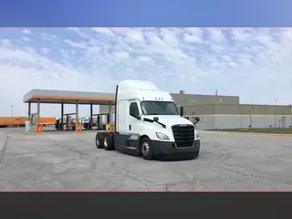 2021 Freightliner Cascadia 126