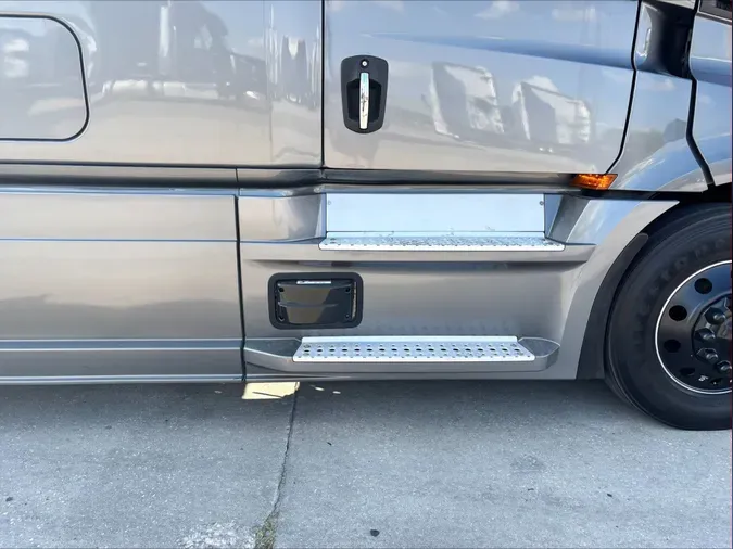 2024 Freightliner Cascadia 126