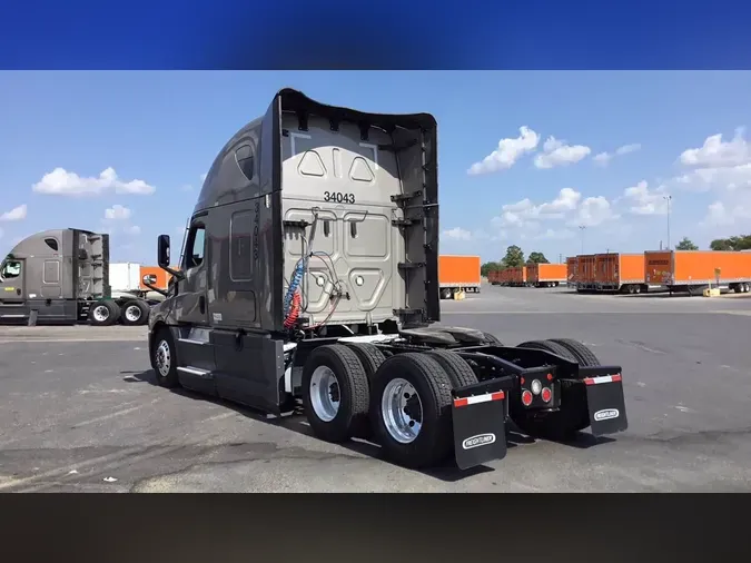 2025 Freightliner Cascadia 126