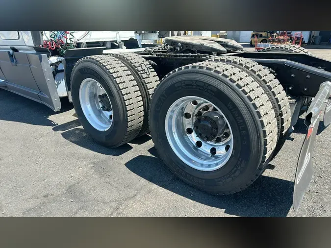 2023 Freightliner Cascadia 126