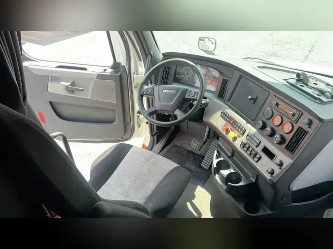 2020 Freightliner Cascadia 126