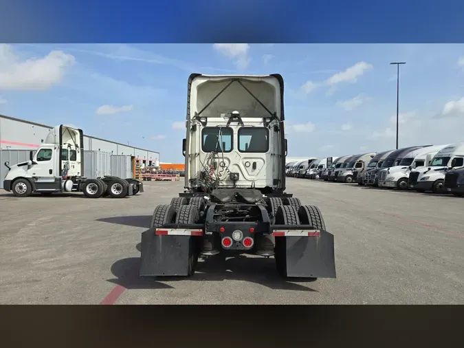 2019 Freightliner Cascadia 126