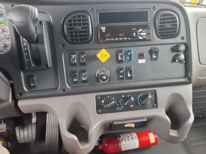 2020 FREIGHTLINER/MERCEDES M2 106