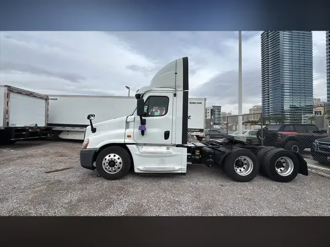 2019 FREIGHTLINER/MERCEDES CASCADIA 125