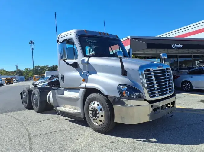 2019 FREIGHTLINER/MERCEDES CASCADIA 125