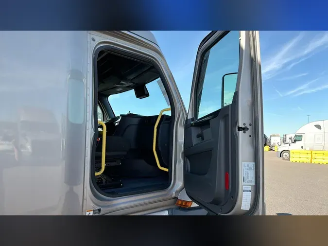2025 Freightliner Cascadia 126