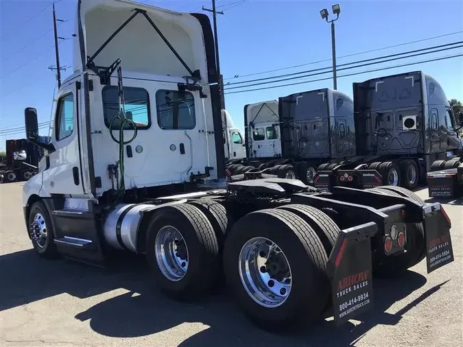 2021 FREIGHTLINER CA126