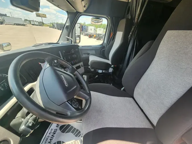 2021 FREIGHTLINER Cascadia 126
