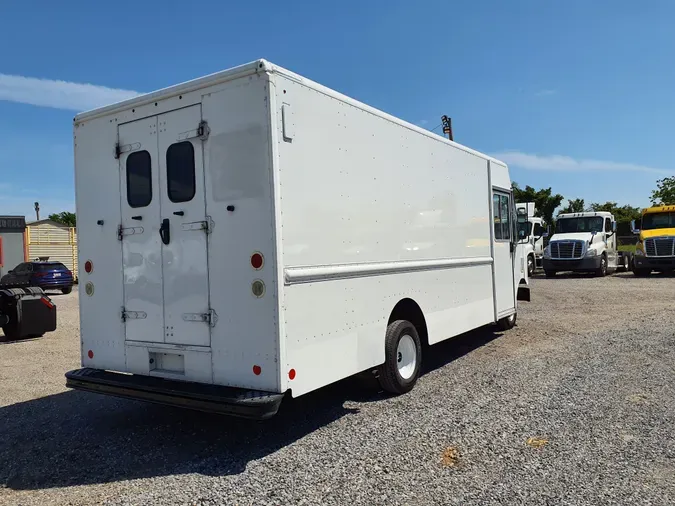 2017 FORD MOTOR COMPANY E-350 UTILIMASTER