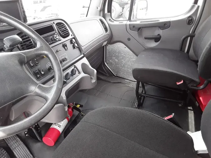 2018 FREIGHTLINER M2 106