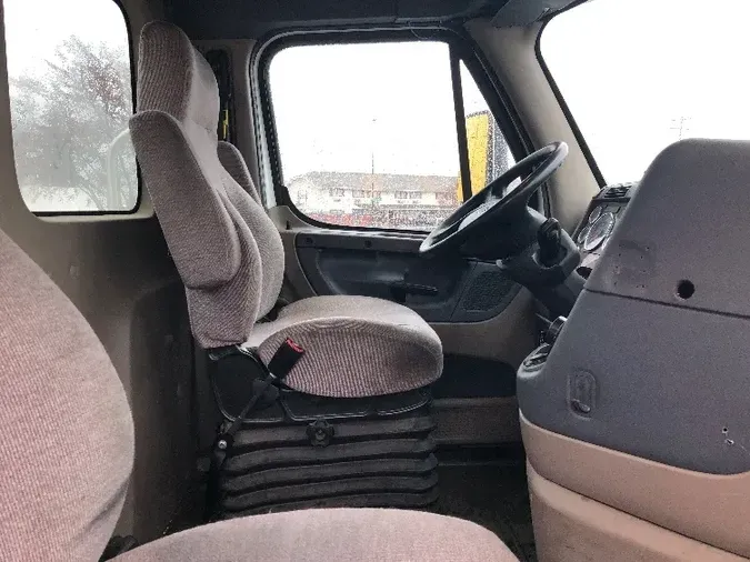 2017 Freightliner X12584ST