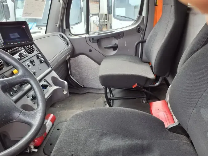 2020 FREIGHTLINER/MERCEDES M2 106