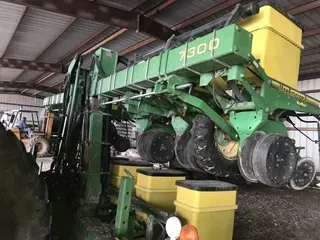 1995 John Deere 7300
