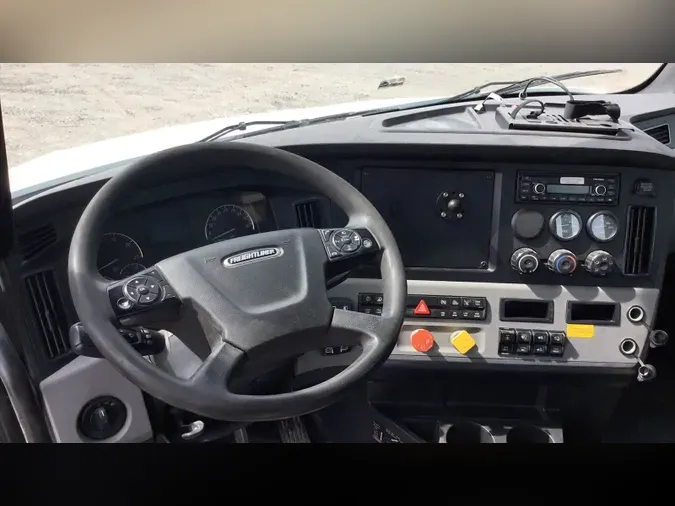 2020 Freightliner Cascadia 126