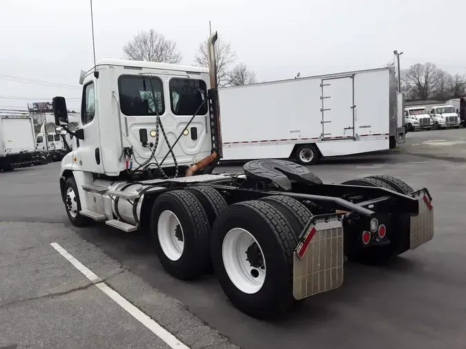 2017 FREIGHTLINER/MERCEDES CASCADIA 125
