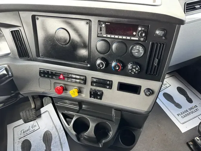 2022 FREIGHTLINER Cascadia 126