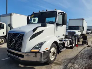 2019 VOLVO VNL64T-300