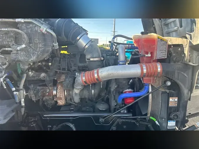 2022 KENWORTH T880