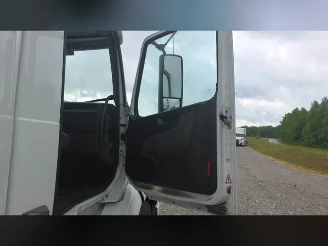 2018 Volvo VNL300