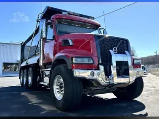 2022 VOLVO VHD84F300