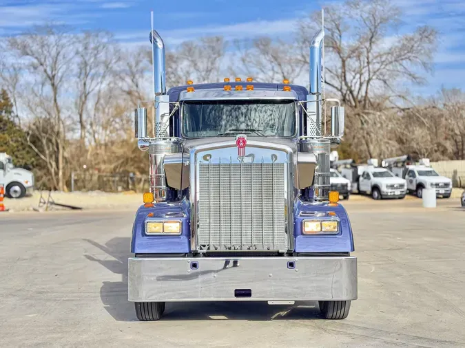 2025 KENWORTH W900L