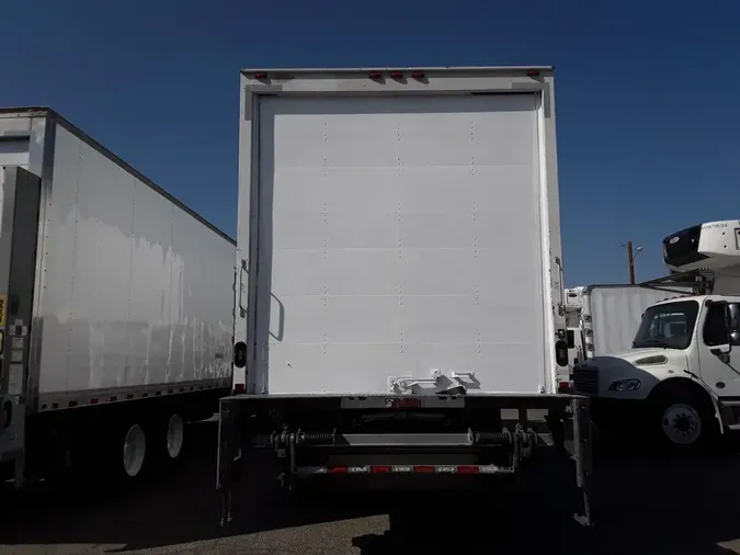 2018 FREIGHTLINER M2 106