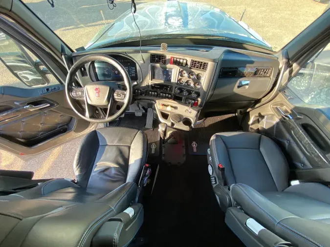 2024 Kenworth W990