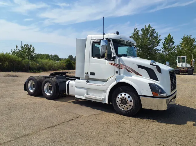 2017 VOLVO VNL64TRACTOR