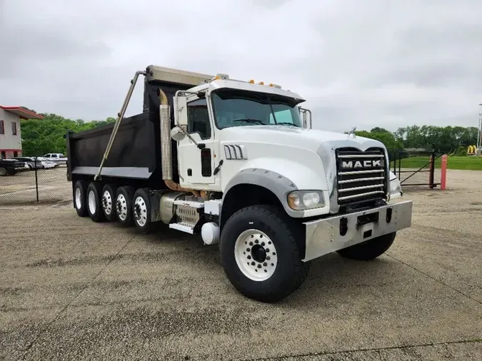 2016 MACK GRANITE GU713