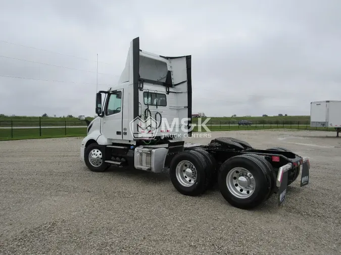 2025 VOLVO VNL64T300N