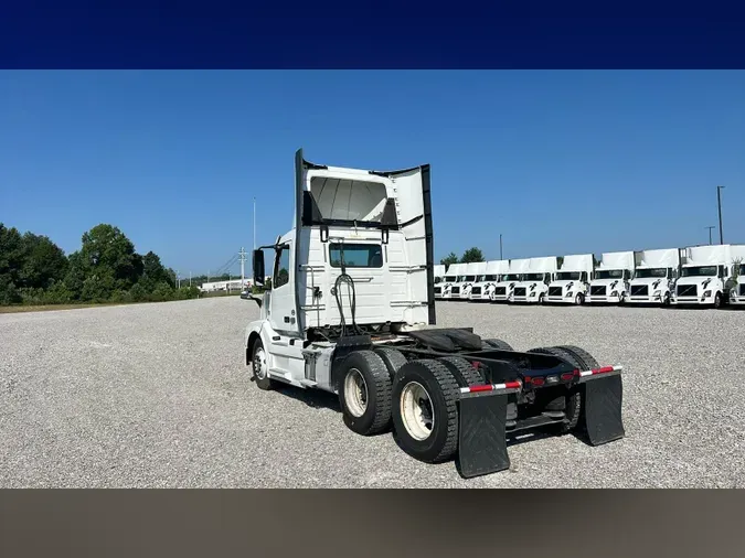 2017 Volvo VNL300