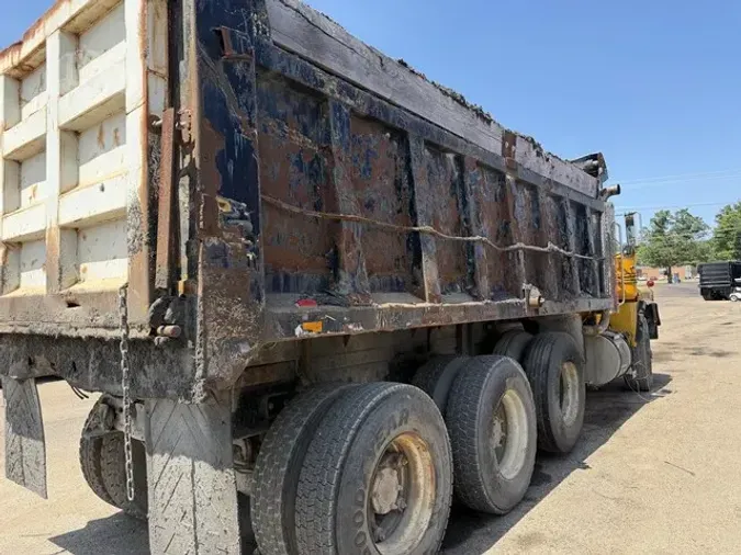 1989 MACK RB690S