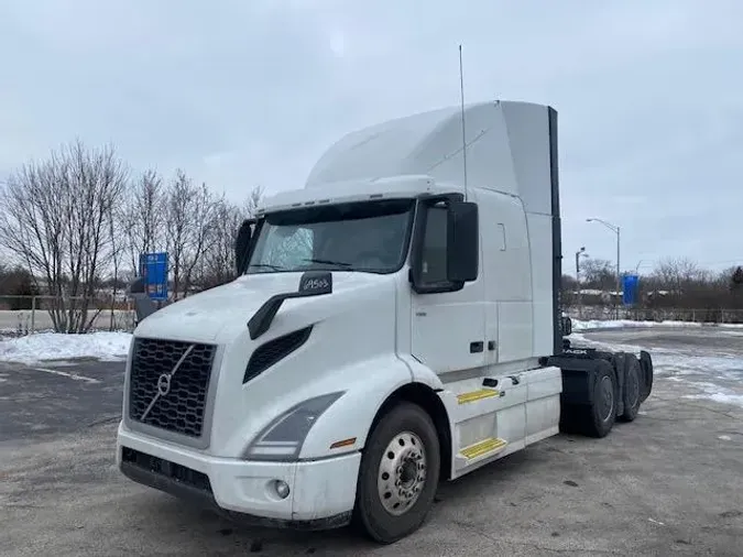 2023 Volvo VNR64T400