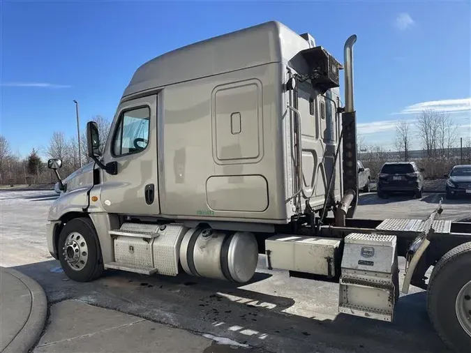 2015 FREIGHTLINER CASCADIA