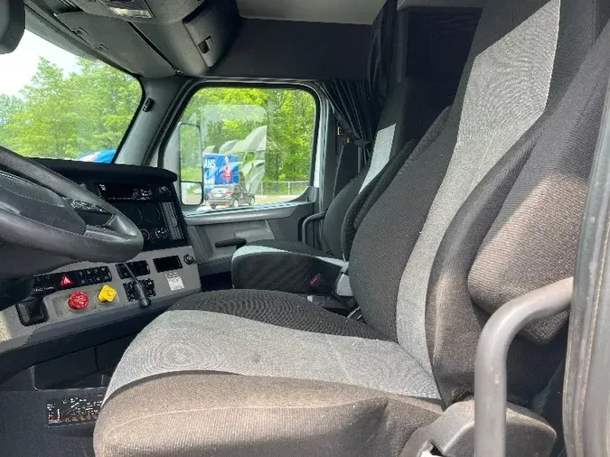 2019 Freightliner T12664ST