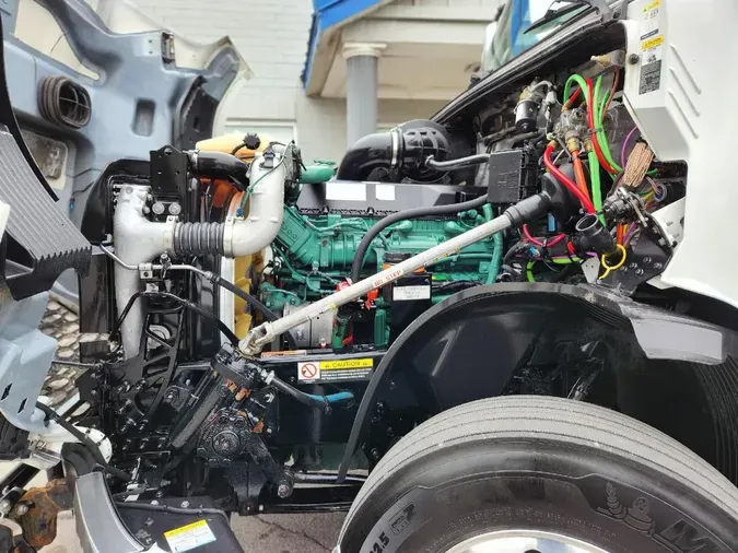 2024 VOLVO VNL64T760