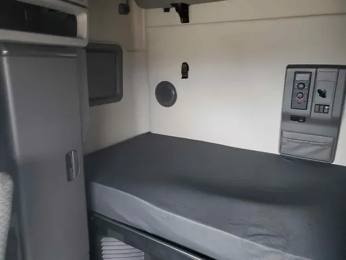 2020 VOLVO VNL64T760