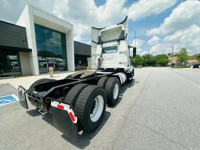 2018 Volvo VNL64T300